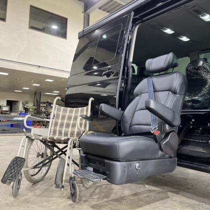 2024全自動中排汽車福祉椅Volkswagen Multivan-01